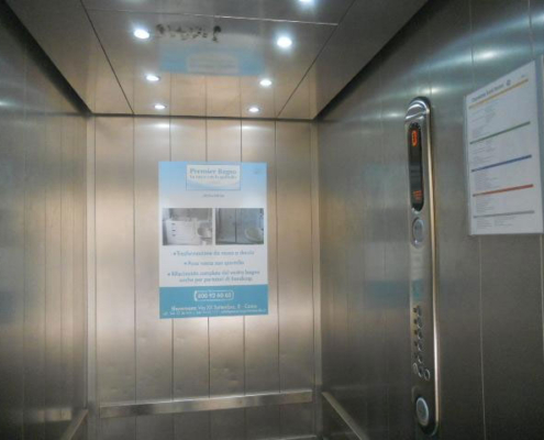 vasca da bagno con porta